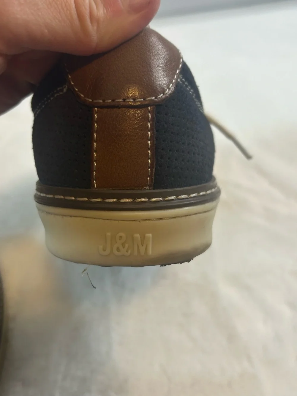 Johnston & Murphy Men’s 9.5 Navy Suede Perforated Oxford Casual Sneakers